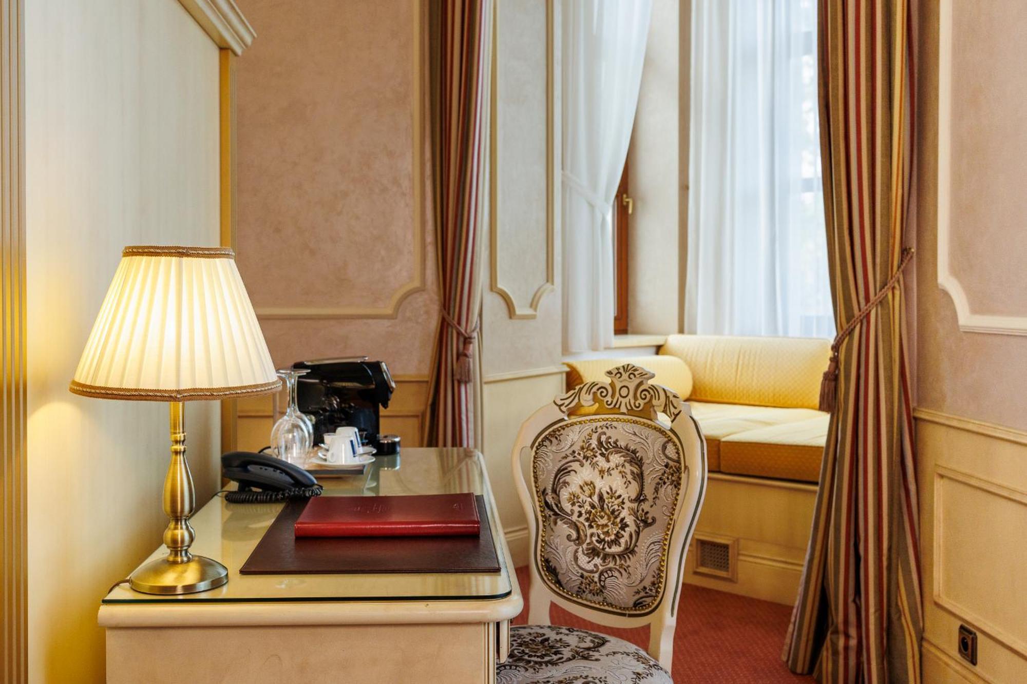 Hotel Chateau Cihelny Карловы Вары Экстерьер фото