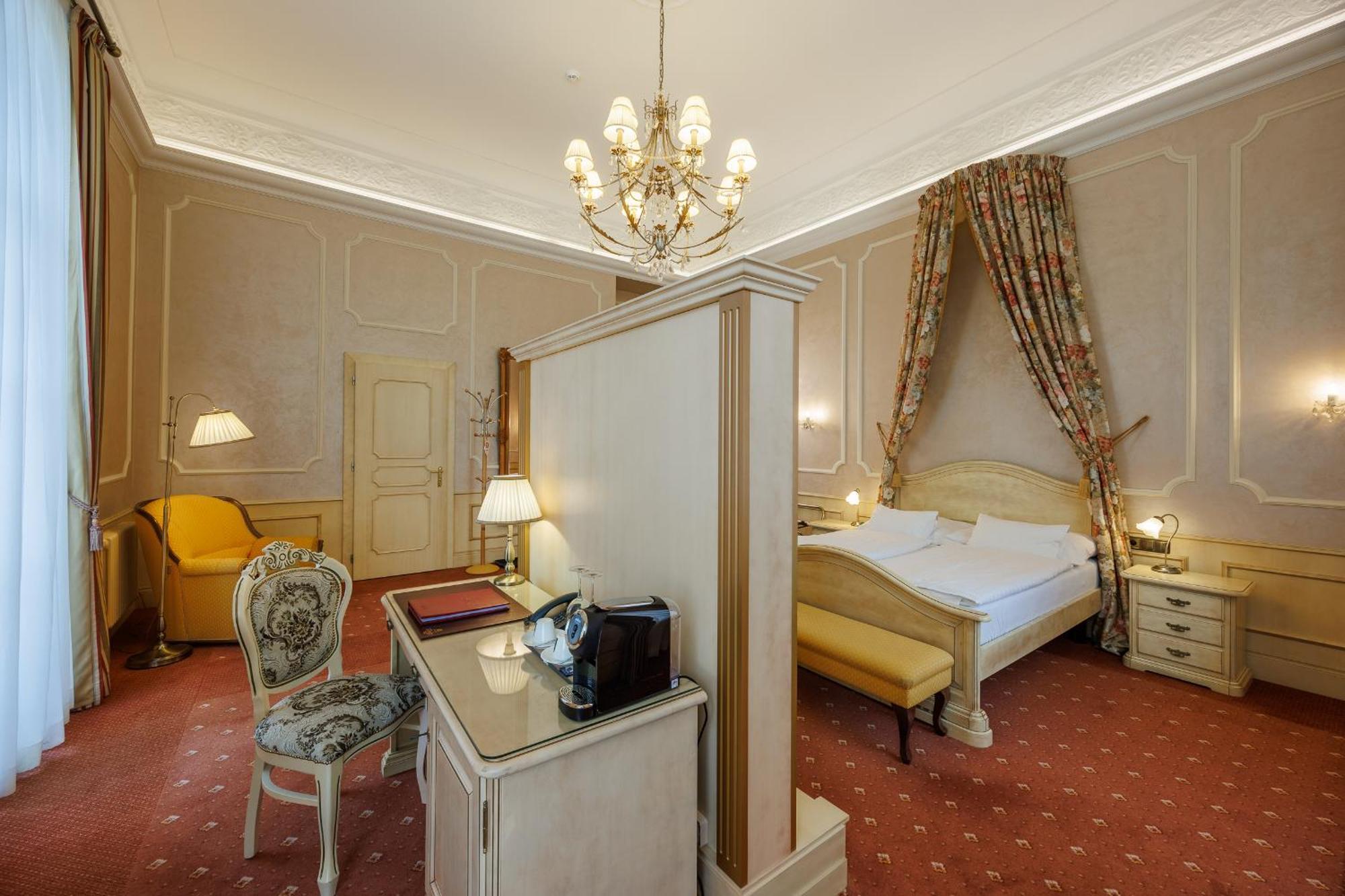 Hotel Chateau Cihelny Карловы Вары Экстерьер фото