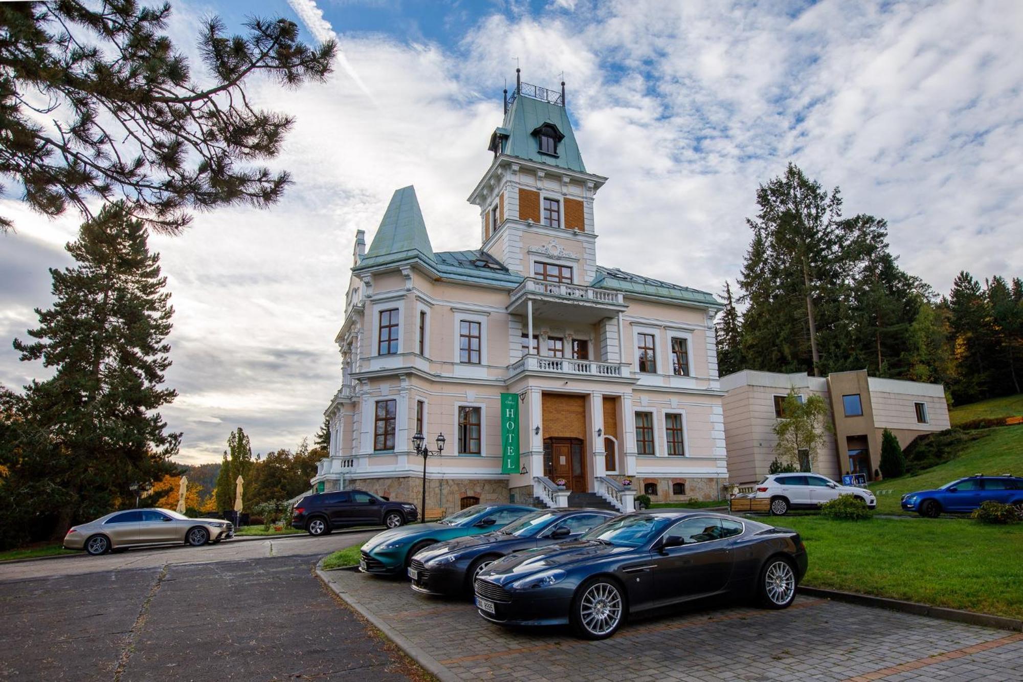 Hotel Chateau Cihelny Карловы Вары Экстерьер фото