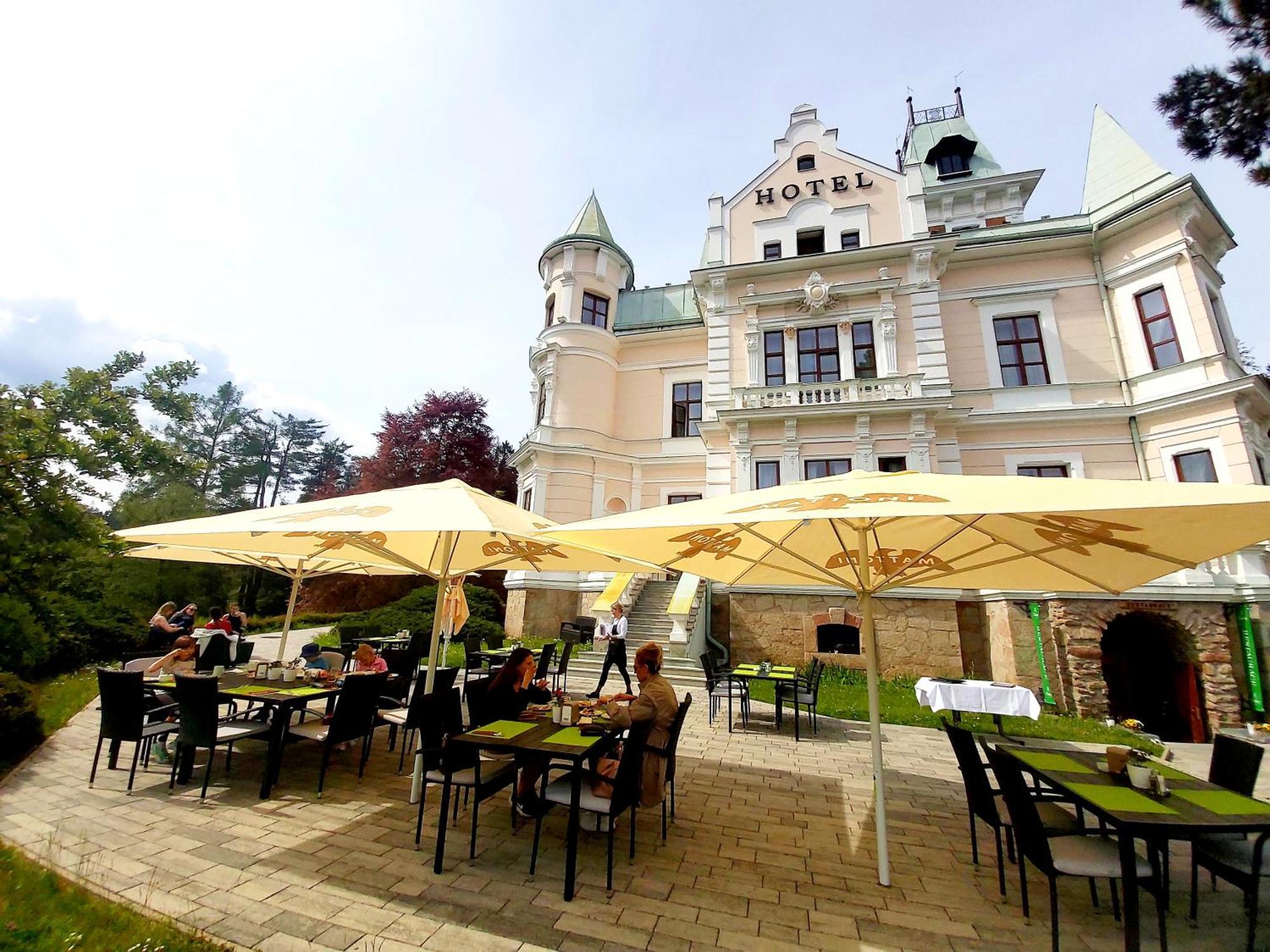 Hotel Chateau Cihelny Карловы Вары Экстерьер фото