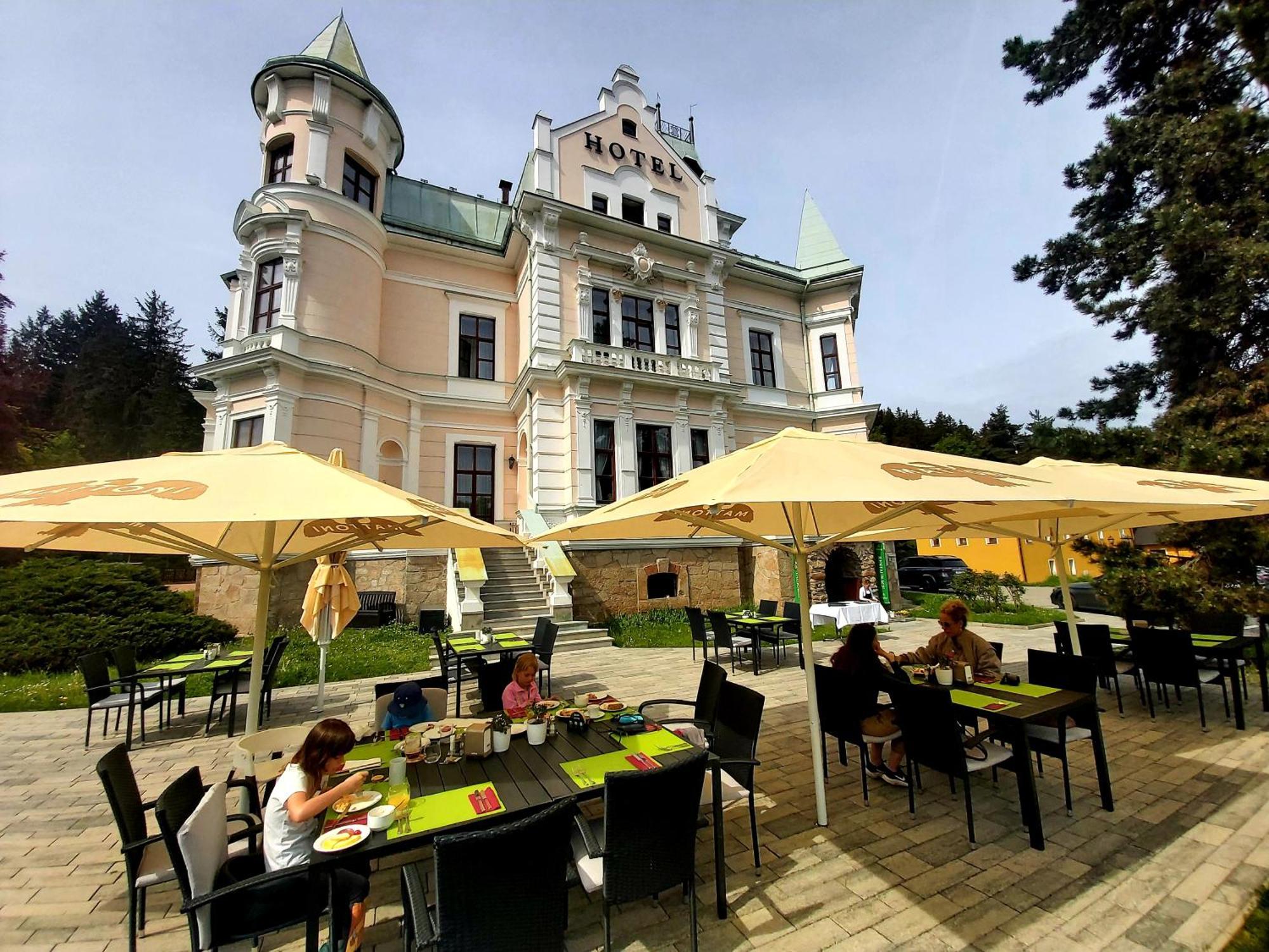 Hotel Chateau Cihelny Карловы Вары Экстерьер фото