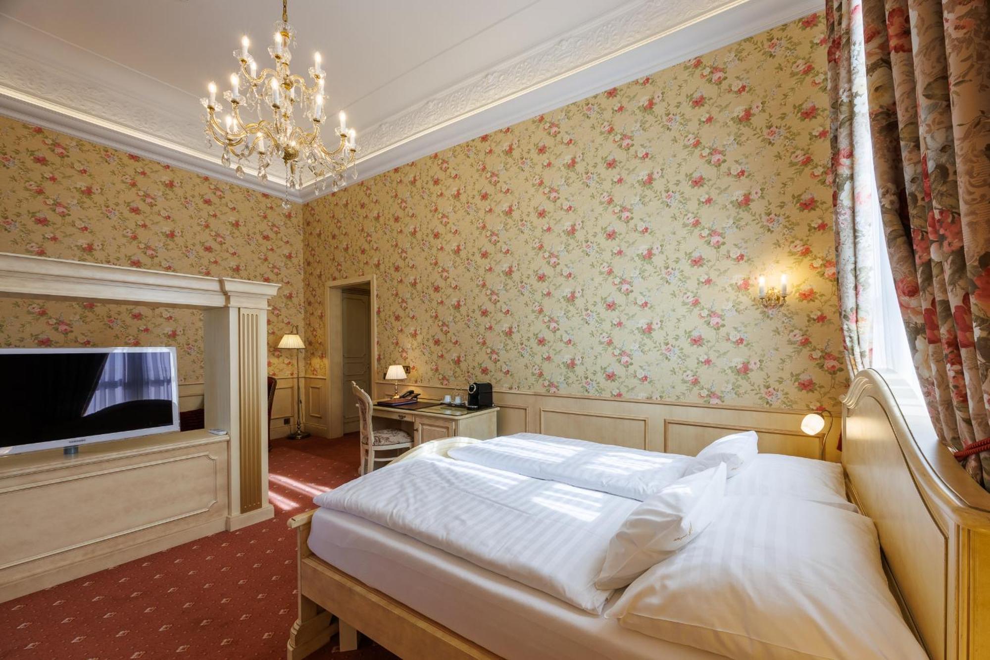 Hotel Chateau Cihelny Карловы Вары Экстерьер фото