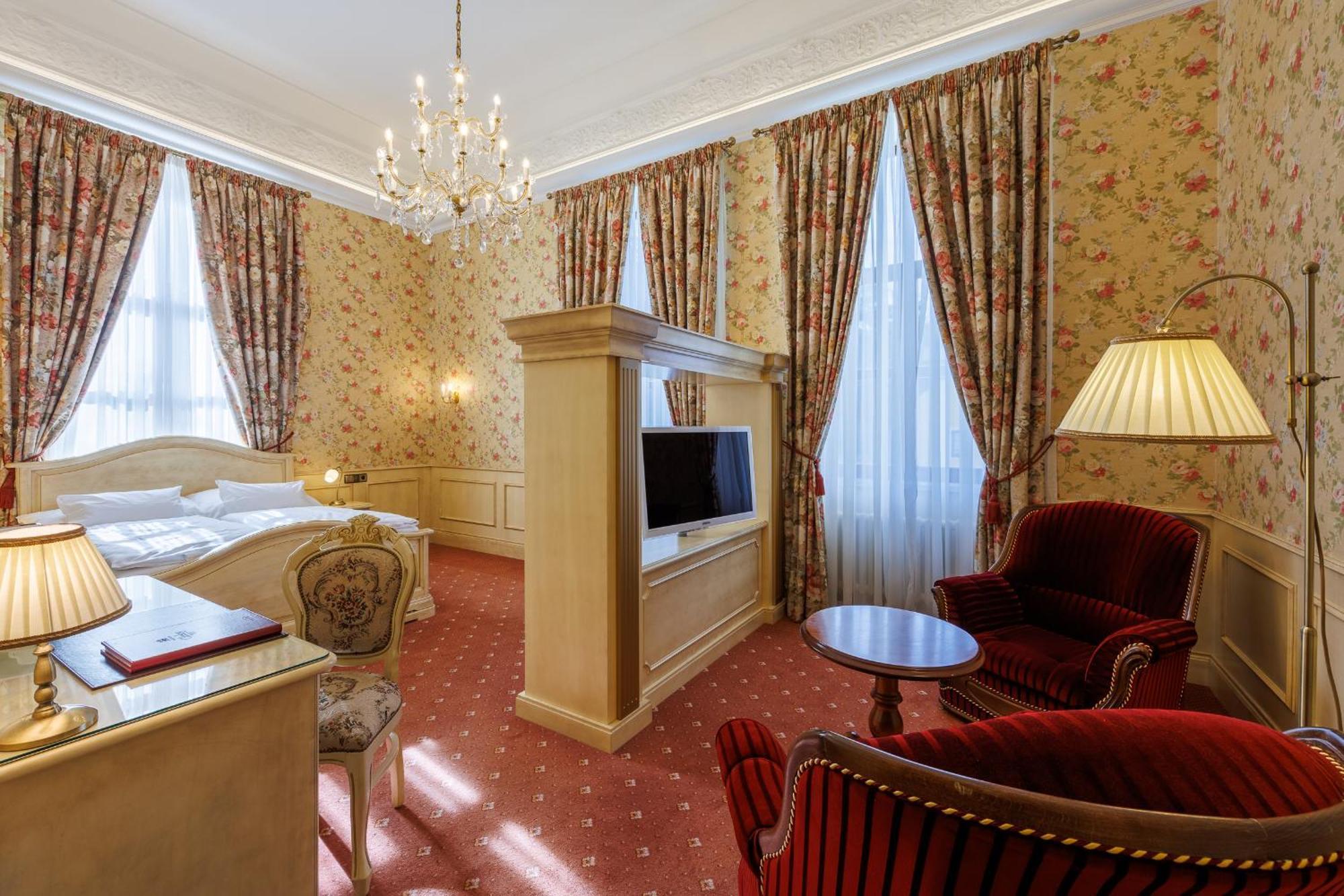 Hotel Chateau Cihelny Карловы Вары Экстерьер фото