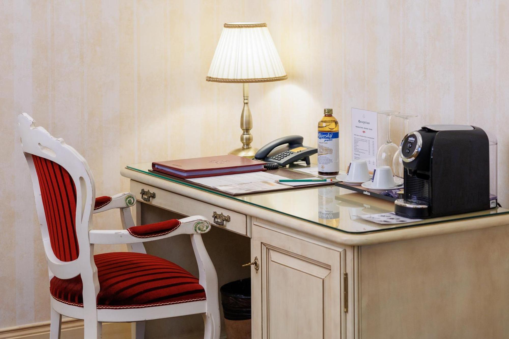 Hotel Chateau Cihelny Карловы Вары Экстерьер фото