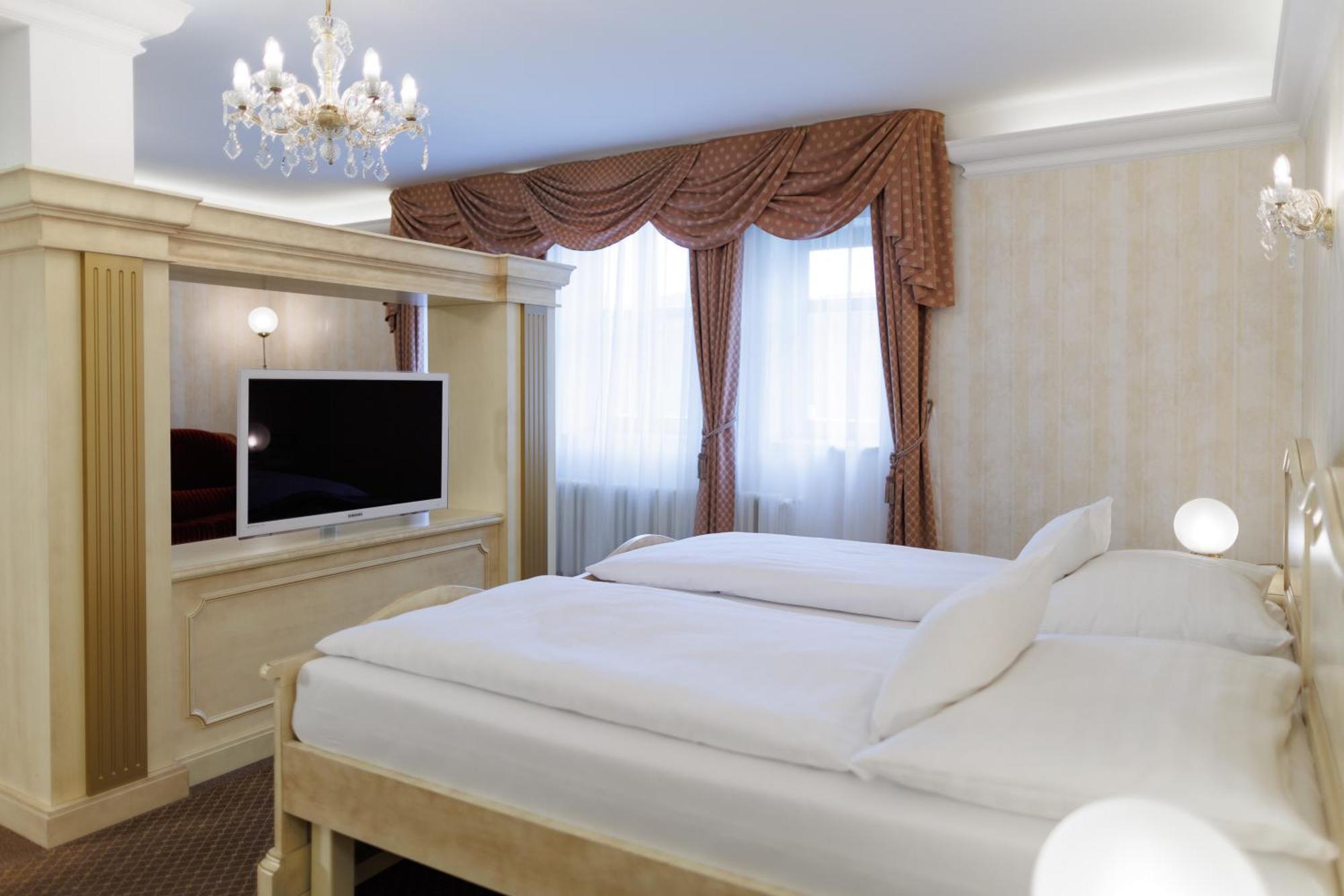 Hotel Chateau Cihelny Карловы Вары Экстерьер фото