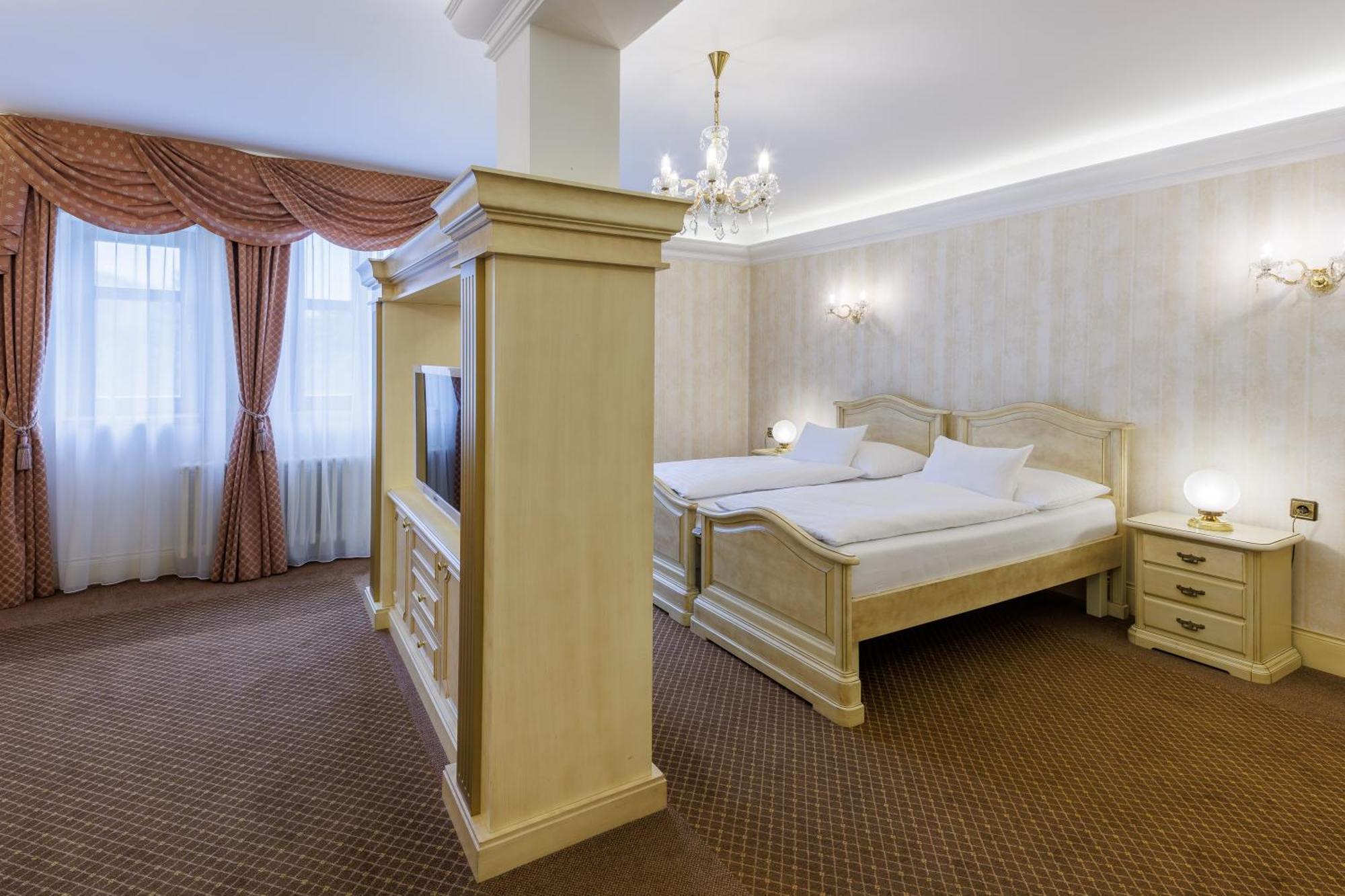 Hotel Chateau Cihelny Карловы Вары Экстерьер фото