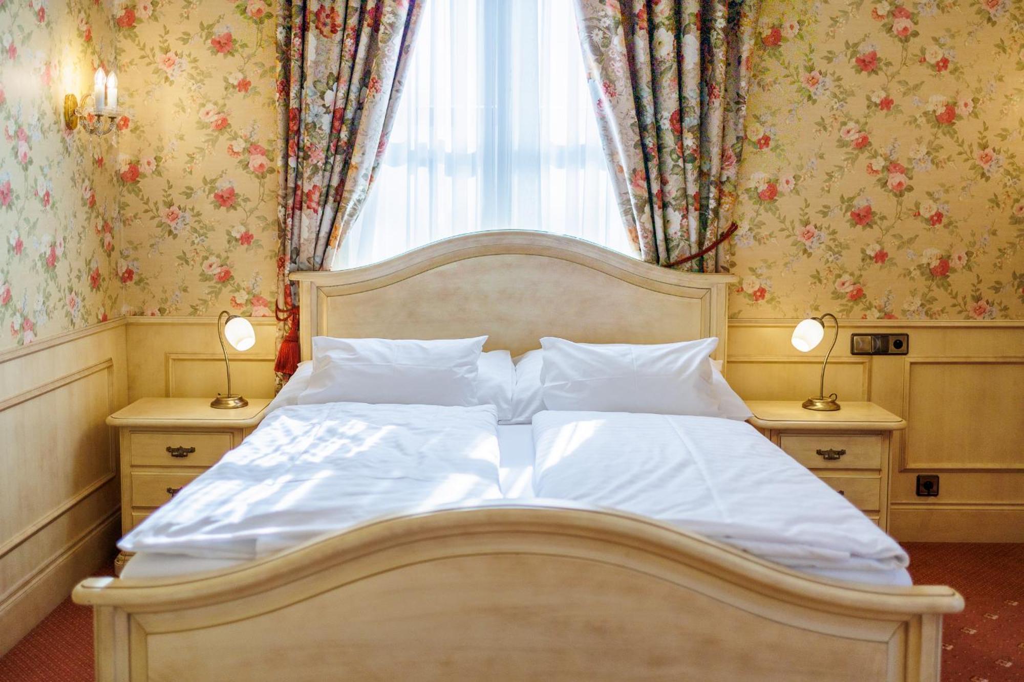 Hotel Chateau Cihelny Карловы Вары Экстерьер фото