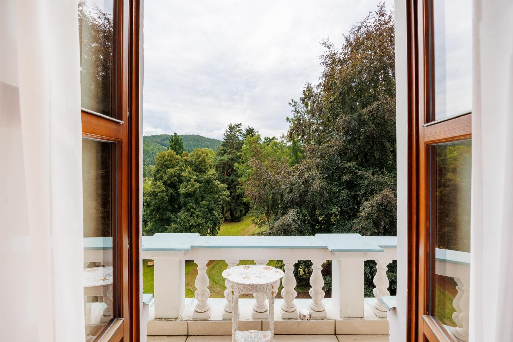 Hotel Chateau Cihelny Карловы Вары Экстерьер фото