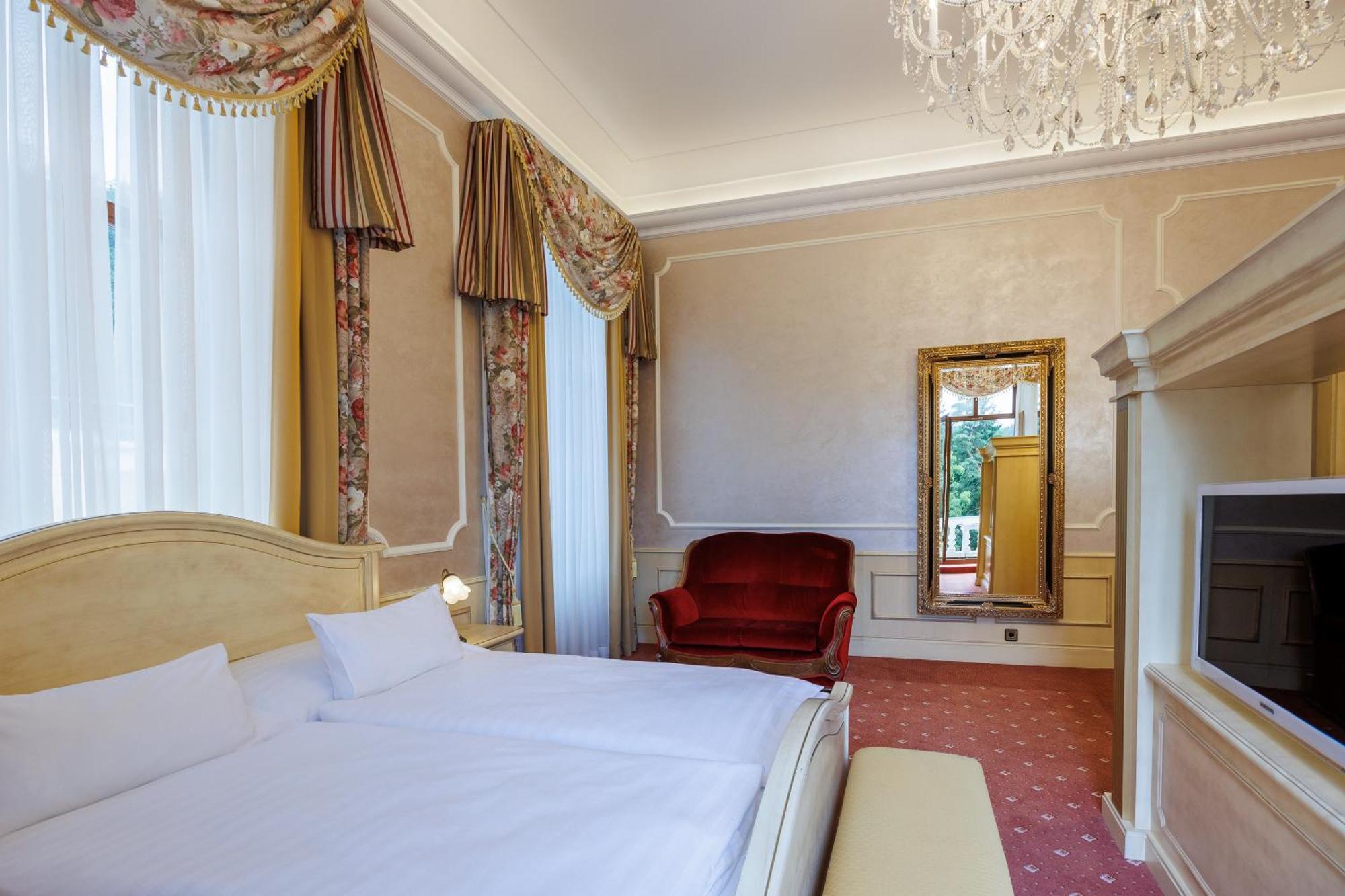 Hotel Chateau Cihelny Карловы Вары Экстерьер фото