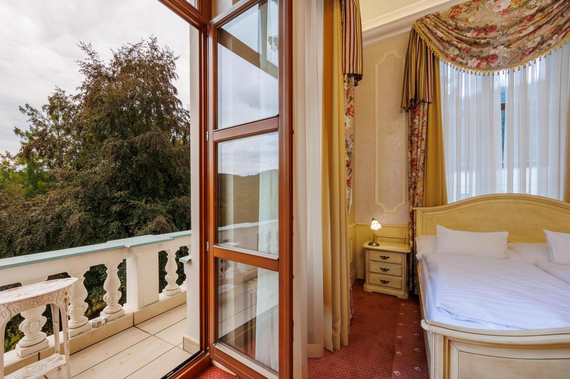Hotel Chateau Cihelny Карловы Вары Экстерьер фото